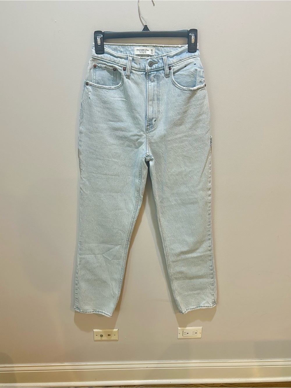 Abercrombie Light Wash 90’s Straight Ultra High Rise Curve Love Jeans, Sz 26/2R